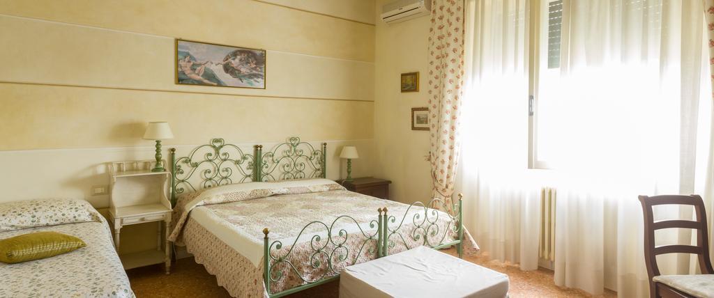 Affittacamere La Casa Di Ugo Ciglione Room photo