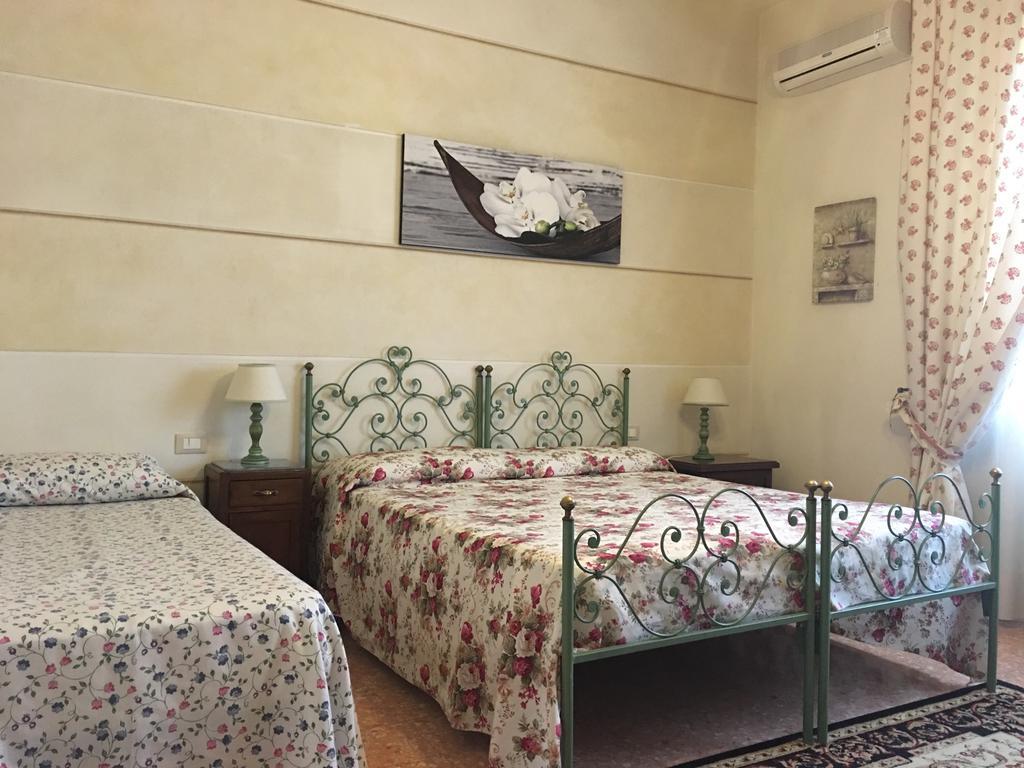Affittacamere La Casa Di Ugo Ciglione Room photo